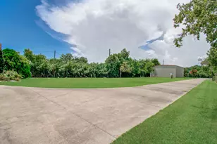 11610 Cedar Gully Rd, Beach City, TX 77523 - Photo 8