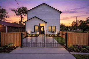 7989 Sunbury St, Houston, TX 77028 - Photo 1