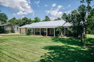 601 S Masonic St, Bellville, TX 77418 - Photo 2