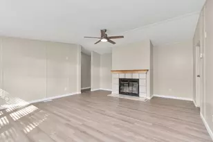 1206 Cindy Ln, Sealy, TX 77474 - Photo 2