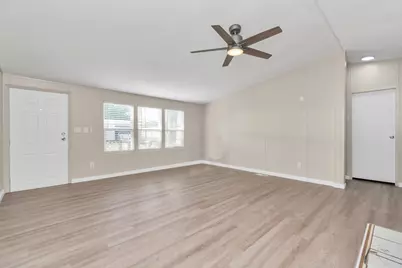 1206 Cindy Lane, Sealy, TX 77474 - Photo 4