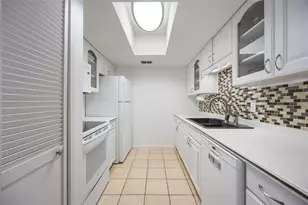 2230 S Piney Point Rd, Houston, TX 77063 - Photo 8