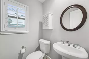 584 Bomar St, Houston, TX 77006 - Photo 6