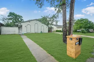 11247 Langdon Ln, Houston, TX 77072 - Photo 2