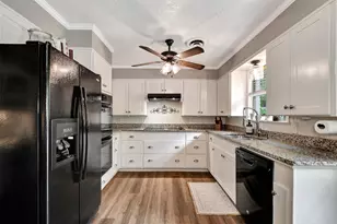 202 W Limit St, Madisonville, TX 77864 - Photo 18