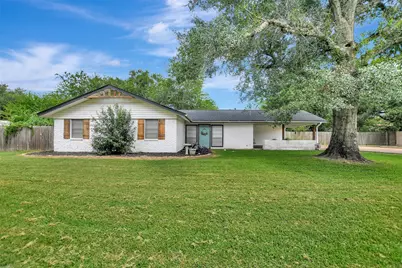 202 W Limit Street, Madisonville, TX 77864 - Photo 1