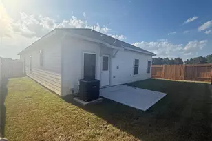 15874 Berry Hl Dr, Conroe, TX 77303 - Photo 2