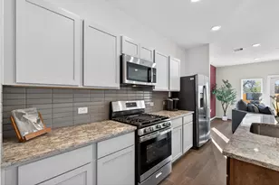 9123 Highland Northern Wy, Houston, TX 77088 - Photo 8