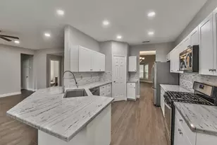 15 Shinyrock Pl, The Woodlands, TX 77381 - Photo 8