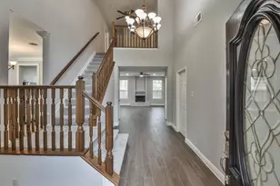 15 Shinyrock Pl, The Woodlands, TX 77381 - Photo 2