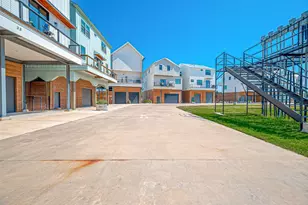 43 Commander Runco Ln, Taylor Lake Village, TX 77586 - Photo 18