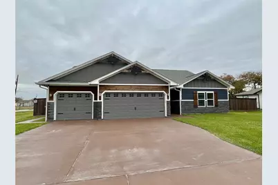 218 N Avenue A, Freeport, TX 77541 - Photo 2