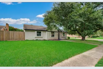 2227 Cherry Bend Dr, Houston, TX 77077 - Photo 2