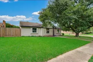 2227 Cherry Bend Dr, Houston, TX 77077 - Photo 2