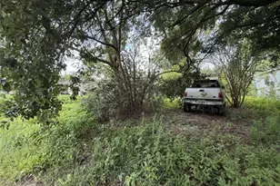 6806 E Bayou Dr, Hitchcock, TX 77563 - Photo 2