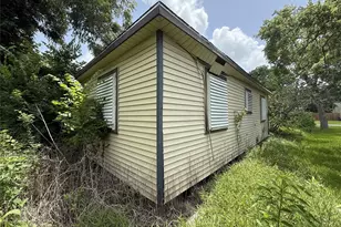 6806 E Bayou Dr, Hitchcock, TX 77563 - Photo 4