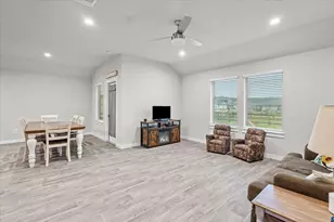 111 Bunker Hl Ct, Anahuac, TX 77514 - Photo 8