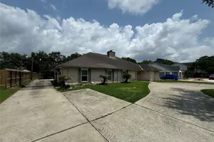 7910 Sands Point Dr, Houston, TX 77036 - Photo 2
