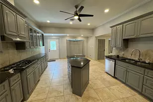 7910 Sands Point Dr, Houston, TX 77036 - Photo 4