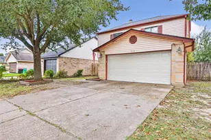 913 Briarcreek Dr, Baytown, TX 77521 - Photo 2