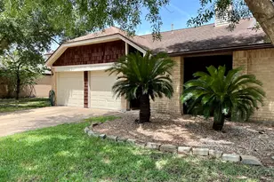 3702 Echo Grove Ln, Houston, TX 77043 - Photo 1
