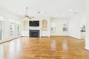 11025 Sherwood Grv, Houston, TX 77043 - Photo 12