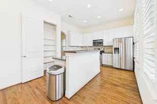 11025 Sherwood Grv, Houston, TX 77043 - Photo 18