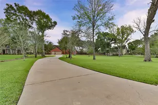 110 Rosewood St, Lake Jackson, TX 77566 - Photo 4