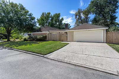 6502 Castle Lane Drive, Houston, TX 77066 - Photo 4