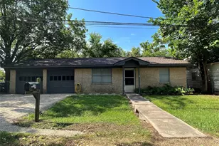 504 Colorado St, Glidden, TX 78943 - Photo 10