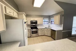 808 Manor Dr, Angleton, TX 77515 - Photo 8