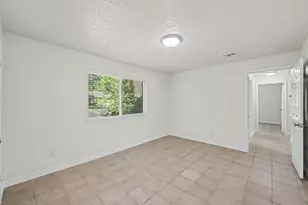 1 Pineash Ct, The Woodlands, TX 77381 - Photo 10