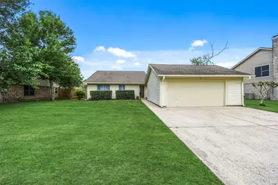 248 E Castle Harbour Drive, Friendswood, TX 77546 - Photo 4