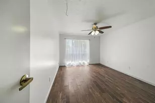 248 E Castle Harbour Dr, Friendswood, TX 77546 - Photo 24