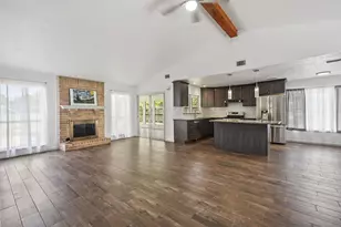 248 E Castle Harbour Dr, Friendswood, TX 77546 - Photo 8