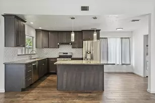 248 E Castle Harbour Dr, Friendswood, TX 77546 - Photo 12