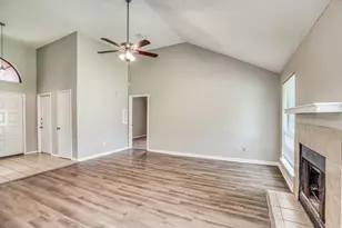 1055 Margate Dr, Pearland, TX 77584 - Photo 2