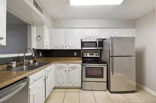 5204 Arboles Dr, Houston, TX 77035 - Photo 10