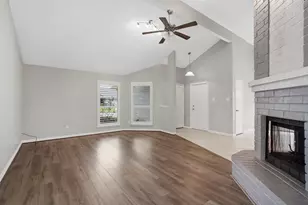 2019 Creek Valley Ln, Sugar Land, TX 77478 - Photo 4