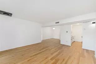 3015 Walnut Bend Ln, Houston, TX 77042 - Photo 4