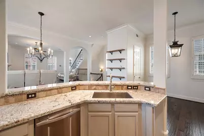 710 Jackson Hill Street, Houston, TX 77007 - Photo 2