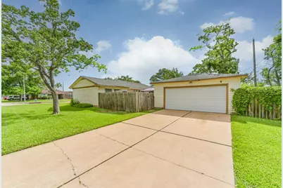 1749 Dolphin Drive, Seabrook, TX 77586 - Photo 2