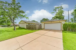 1749 Dolphin Dr, Seabrook, TX 77586 - Photo 2