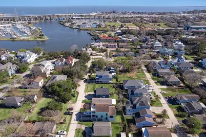 827 Hawthorne Road, Clear Lake Shores, TX 77565 - Photo 4