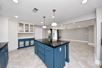 10303 Greenwillow Street, Houston, TX 77035 - Photo 18