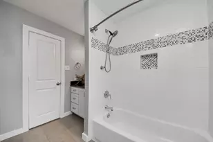 10303 Greenwillow St, Houston, TX 77035 - Photo 24
