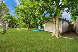 10303 Greenwillow St, Houston, TX 77035 - Photo 42