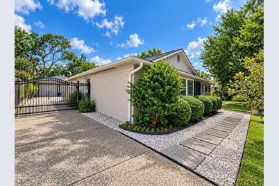 10303 Greenwillow Street, Houston, TX 77035 - Photo 4