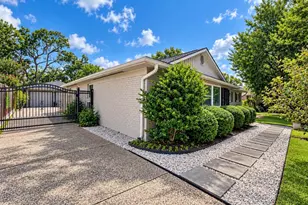 10303 Greenwillow St, Houston, TX 77035 - Photo 4