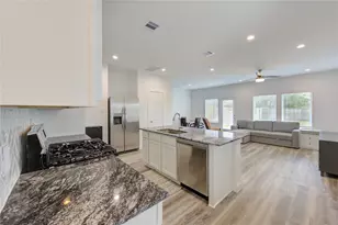 10113 Berkeley Spgs Trl, Houston, TX 77051 - Photo 4